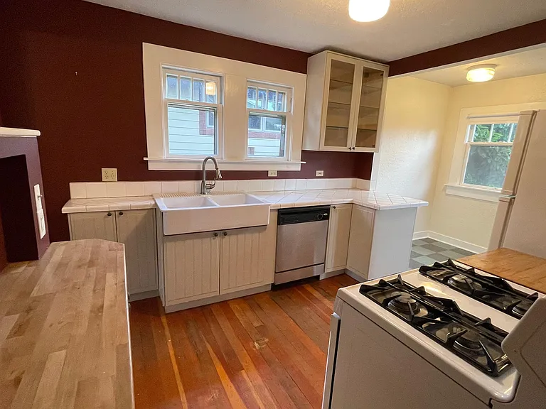 6701 NE Garfield Ave — Photo 5
