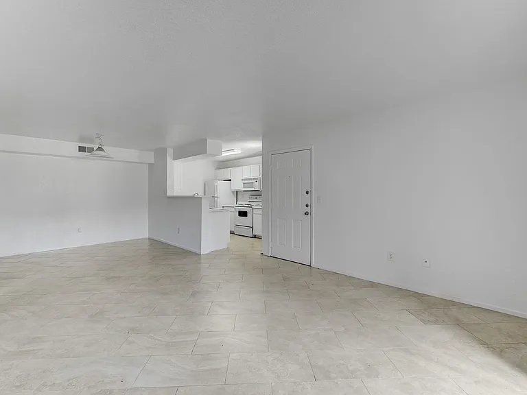8101 W Flamingo Rd #1017-BLD3 — Photo 5