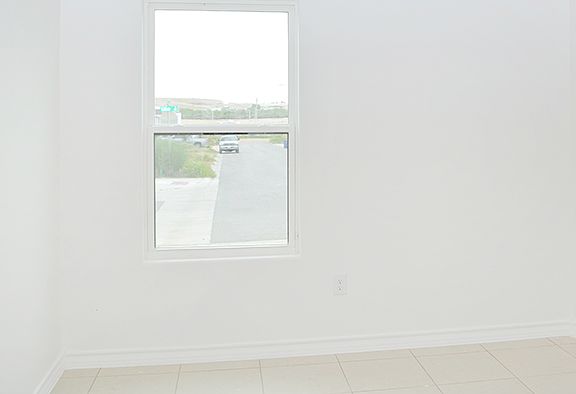 2nd image of 118 Gillian Dr