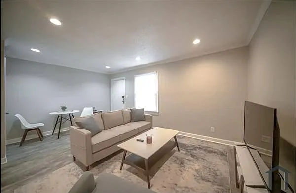 2 bed, 1050 sqft, $1,249 — Photo 1