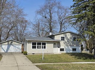 18570 W Pamela Pl, Gurnee, IL 60031