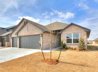 7705 Three Woods Ln, Yukon, OK 73099