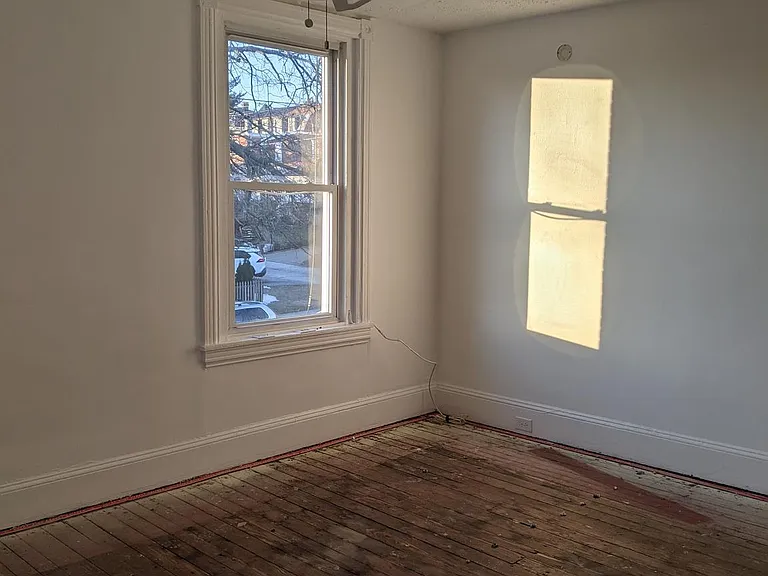 566 Noble St #2 — Photo 8