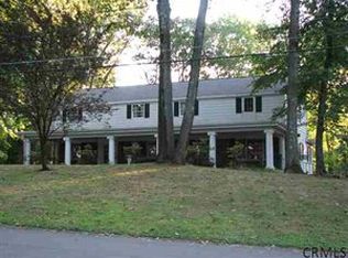 35 Broadleaf Dr, Clifton Park, NY 12065