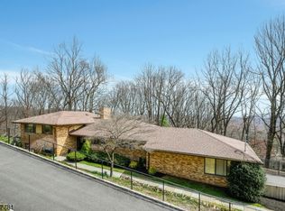 6 Lynnfield Dr, Morristown, NJ