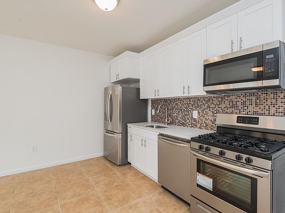 3rd image of 30 Marion Pl Unit 1