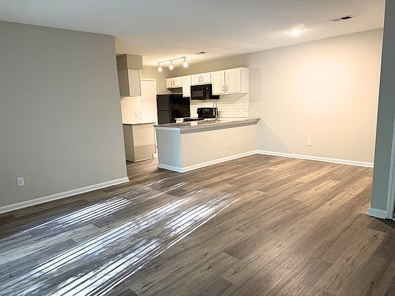 3rd image of 101 Meadowood St #105A