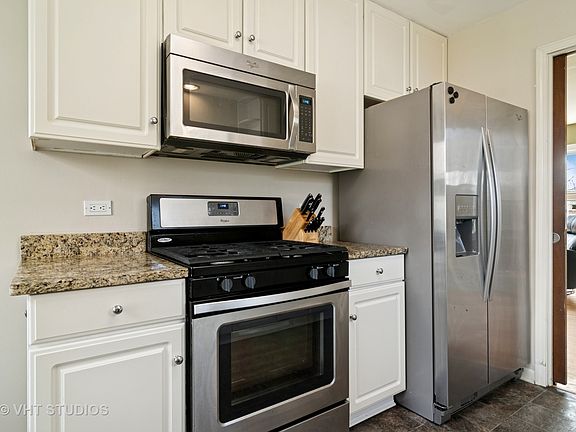 5th image of 240 N Ashland Ave