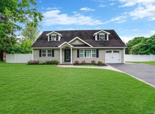 278 Pipe Stave Hollow Rd, Mount Sinai, NY 11766