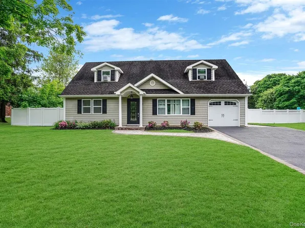 278 Pipe Stave Hollow Rd, Mount Sinai, NY 11766