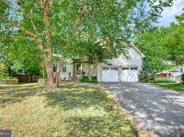 1606 Tobys Ct, Crofton, MD 21114