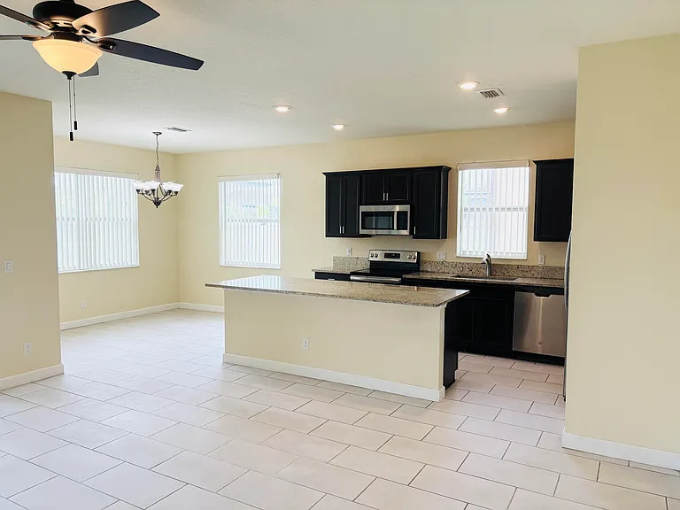 12512 NW Stanis Ln — Photo 4