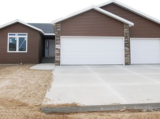 2223 Bridgeview Ct SE, Mandan, ND 58554