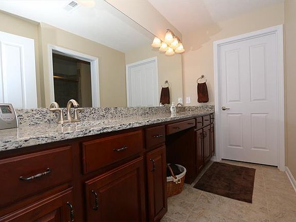 5th image of 9287 Elizabeth Ln