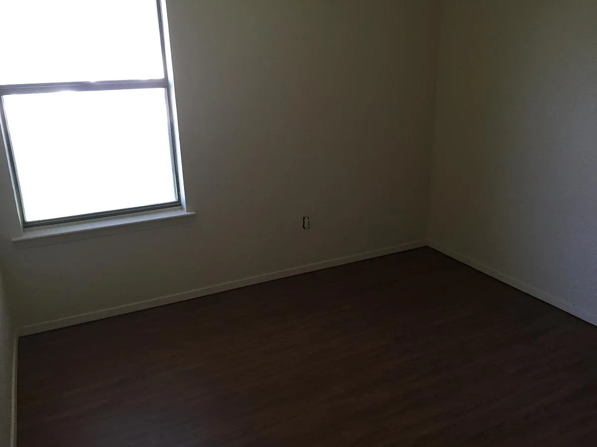 Building Photo - 5008 Village Ct