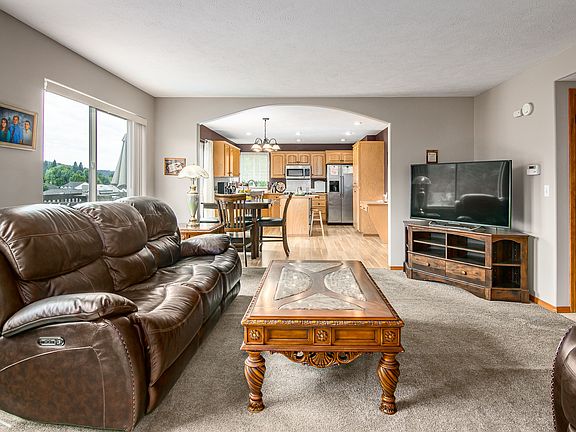 3rd image of 1919 S Limerick Dr