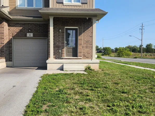 4 Sycamore St, Welland, ON L3C 0H8