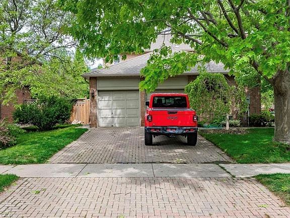 5th image of 500 Blenheim Cres