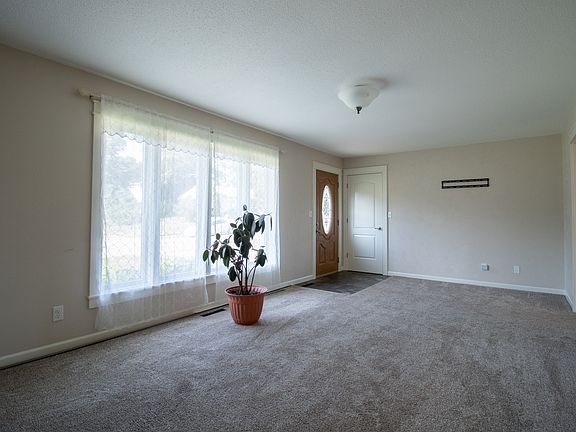 3rd image of 510 E Cronkhite St