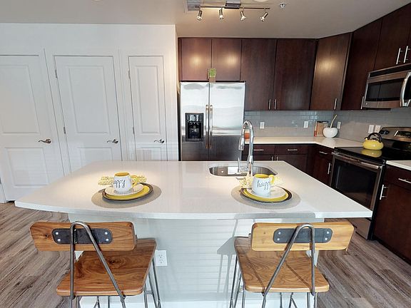 2nd image of 1100 N Gaylord St #308