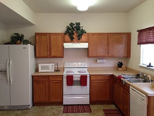 3rd image of 3142 Kim Dr
