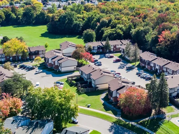 2480 Hunters Point Cres, Ottawa, ON K1T 1X1