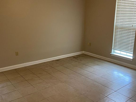 4th image of 10415 Kristen Dr S