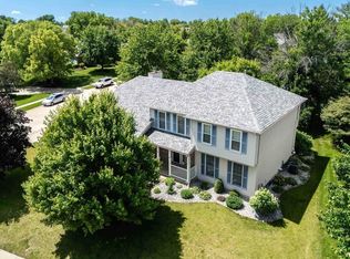 5660 Barcelona St, Bettendorf, IA