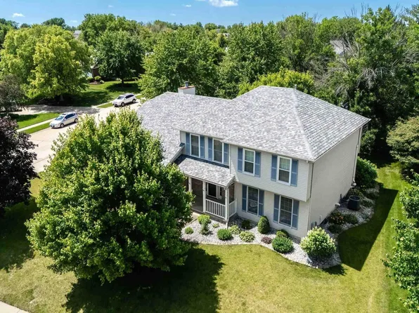 5660 Barcelona St, Bettendorf, IA 52722