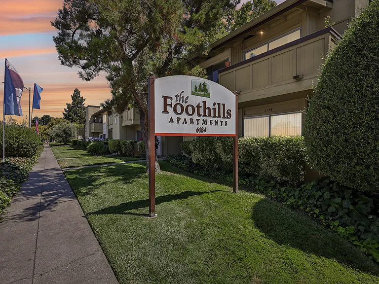The Foothills Apartments — Photo 14
