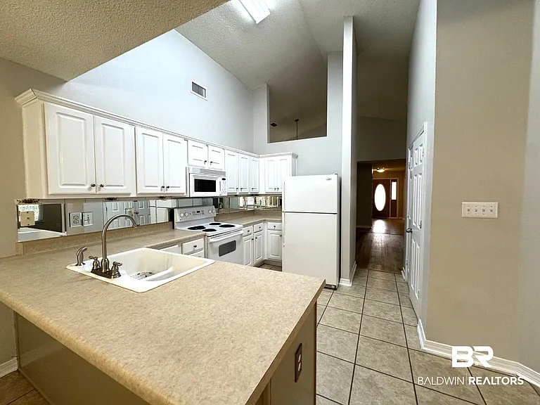 9964 Hollowbrook Ave — Photo 15