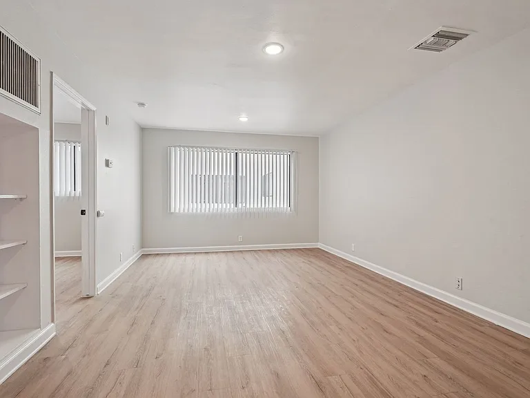 420 Windsor Rd — Photo 35