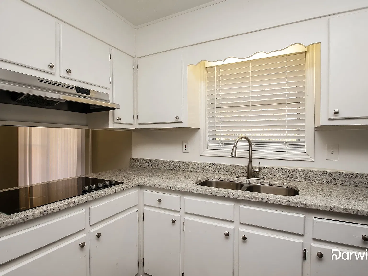 4 bed, 3.0 bath, 1704 sqft, $2,105 — Photo 3