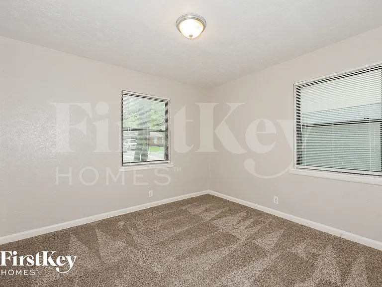 1504 Valley View St — Photo 12