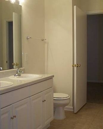 Jack/Jill Bathroom (1,100