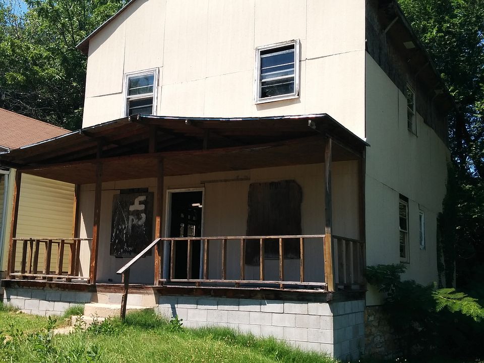 1st image of 3210 E 26th Ter
