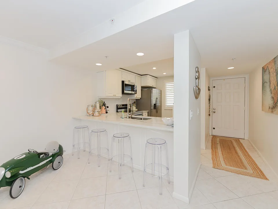 2301 Marina Isle Way #203