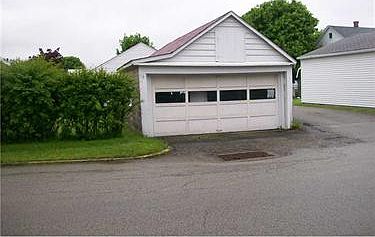 2nd image of 135 W Garrett St