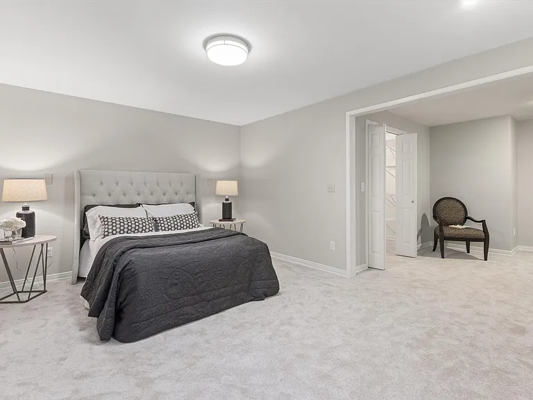 22215 SE 32nd St — Photo 35