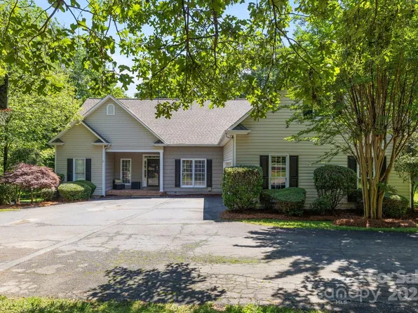 327 Wilby Dr, Charlotte, NC 28270