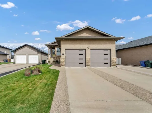 8 S Sundance Close SW, Medicine Hat, AB T1B 4V5