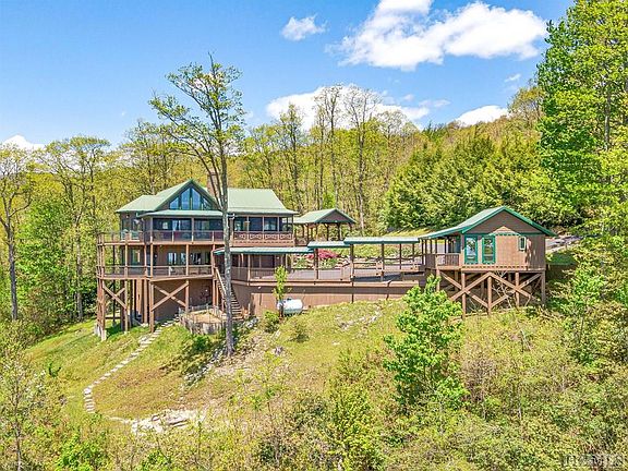 3rd image of 715 Panther Ridge Rd
