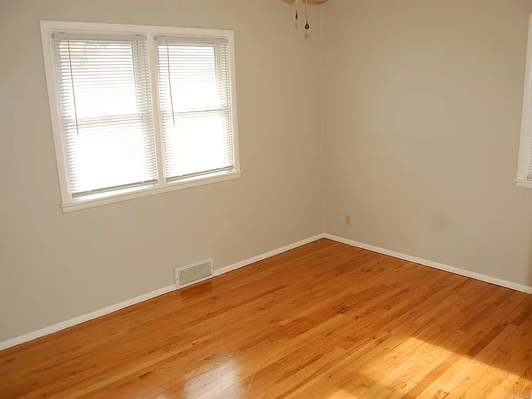 4630 Starr St — Photo 11