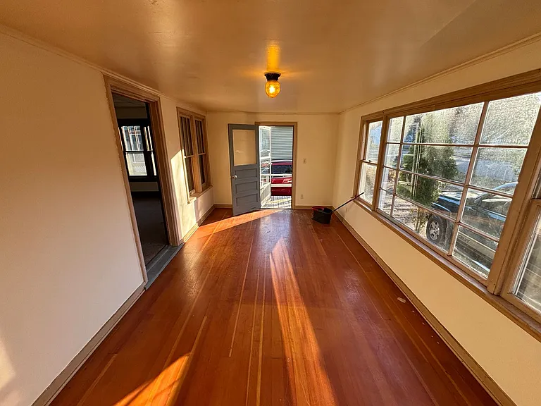 510 Vaughn St — Photo 11