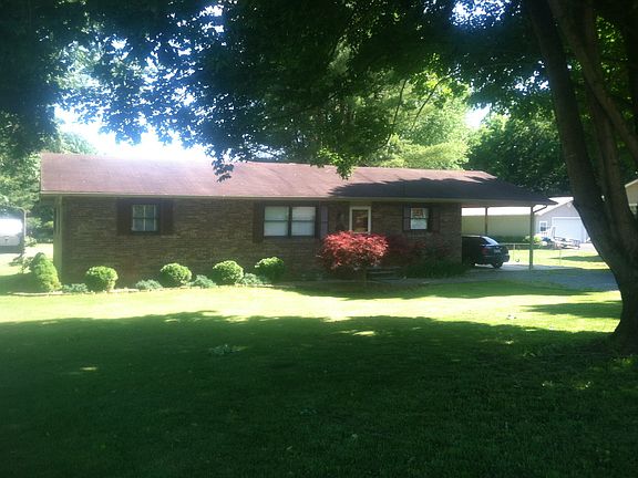 2nd image of 207 Lakeshore Cir