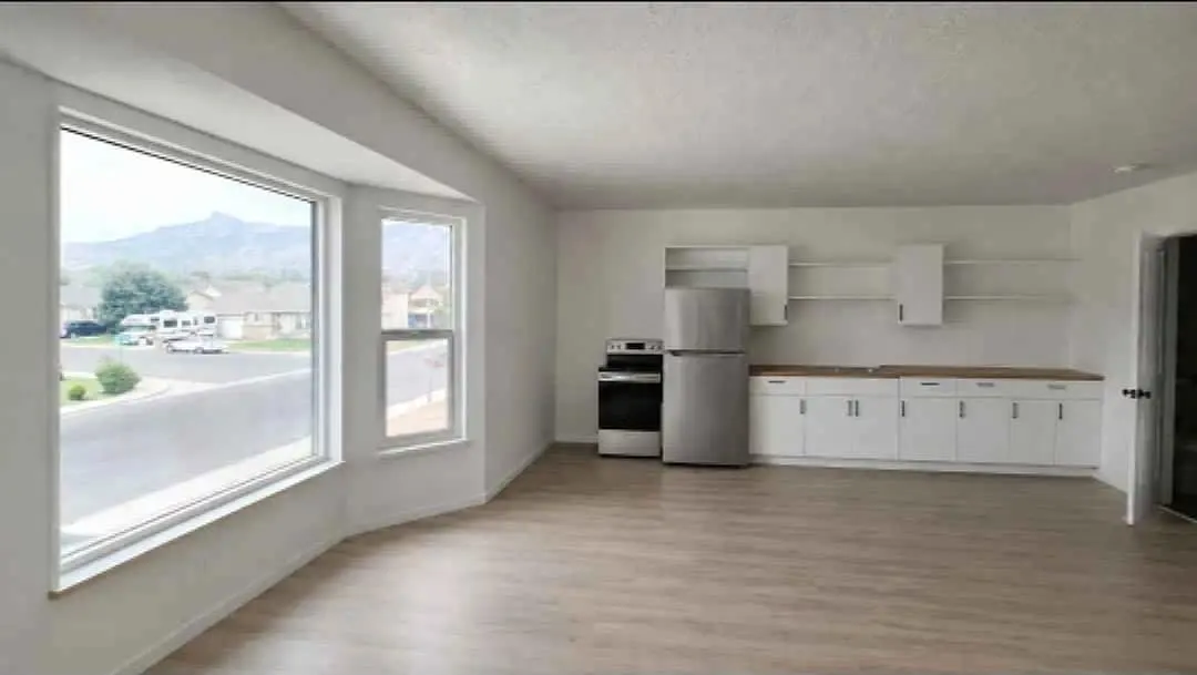 1 bed, 400 sqft, $1,350 — Photo 2