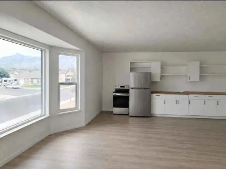 819 W 2300 N #1 — Photo 2