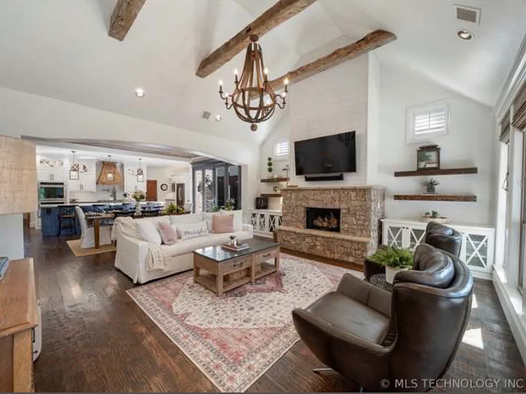 1436 E 35th Pl — Photo 10