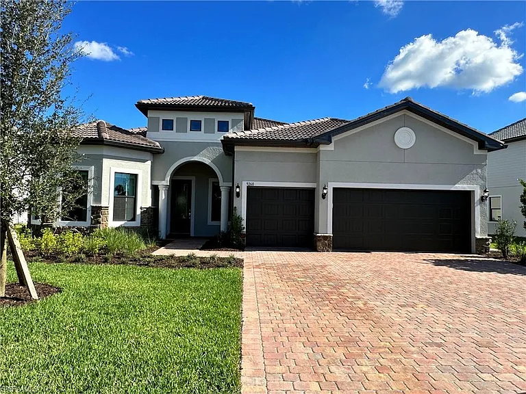 9260 Cormorant Dr — Photo 1