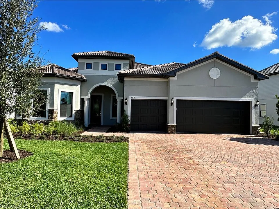 9260 Cormorant Dr